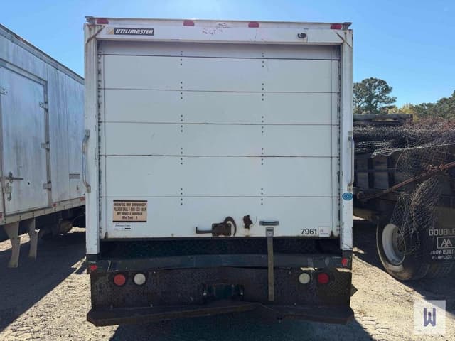 Image of Ford E-350 equipment image 4