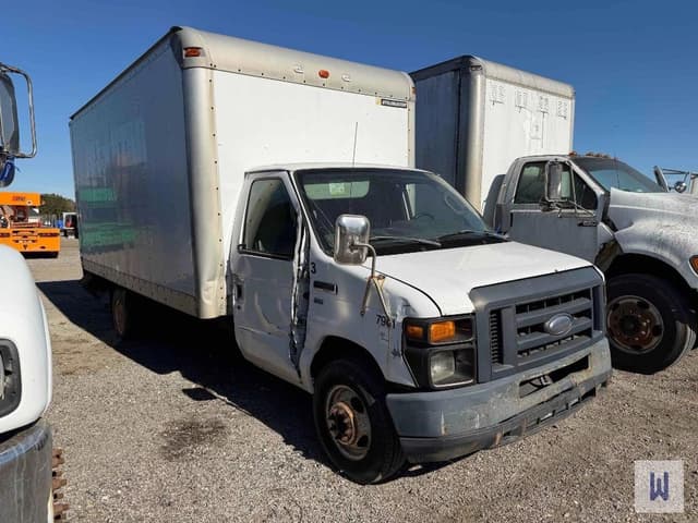 Image of Ford E-350 equipment image 2