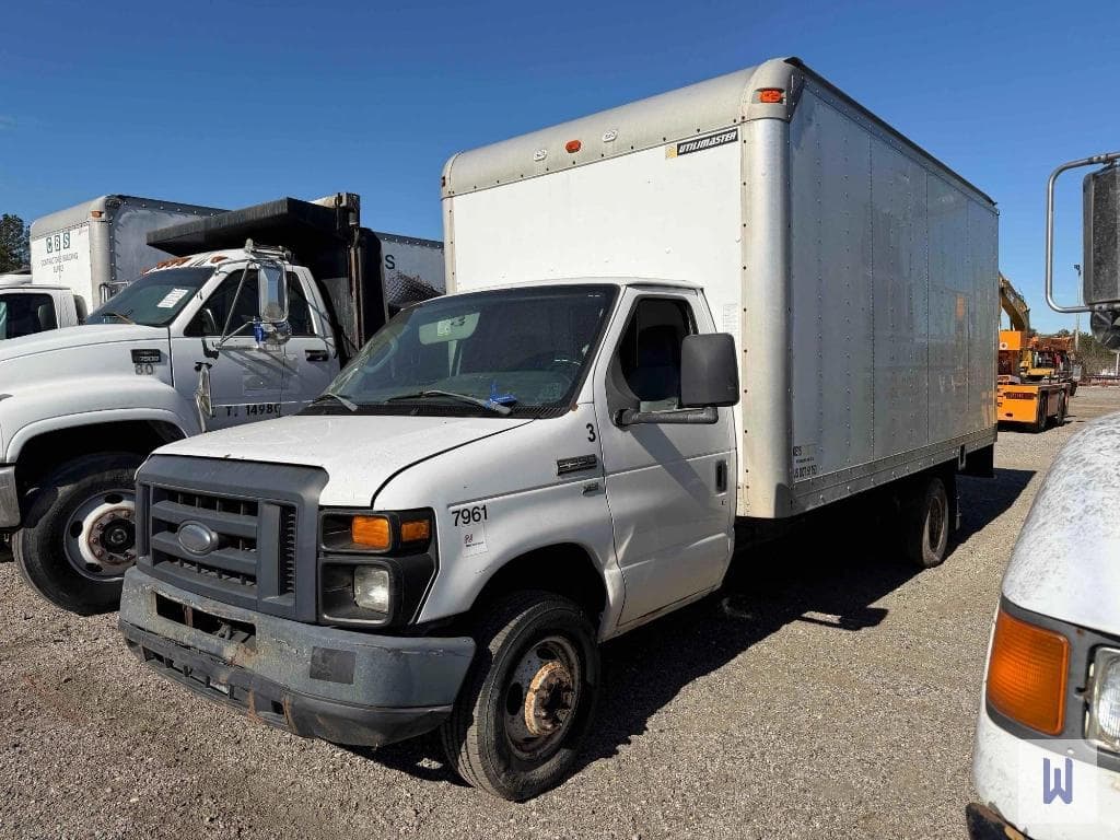 Image of Ford E-350 Primary image