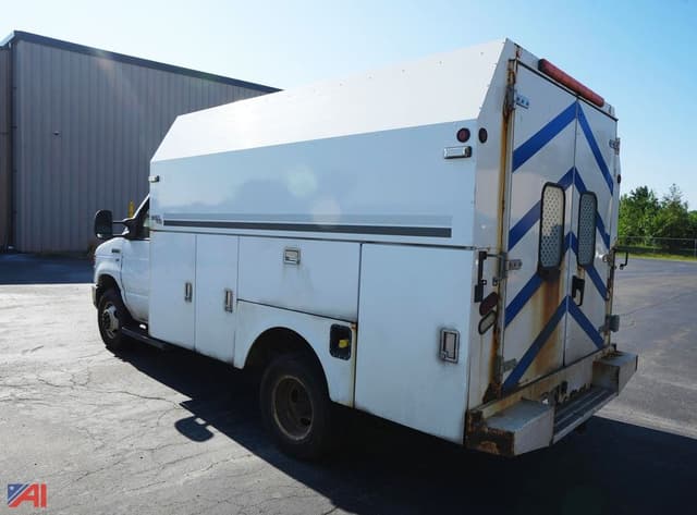 Image of Ford E-350 equipment image 1