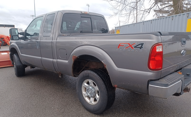 Image of Ford F-250 equipment image 2
