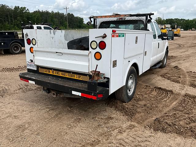 Image of Ford F-250 equipment image 4