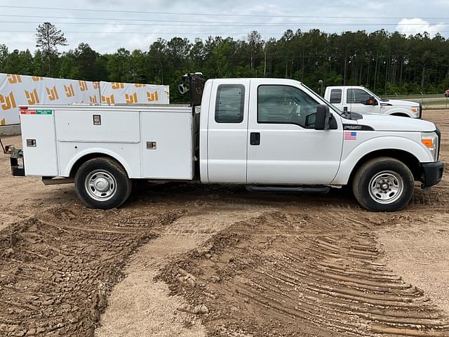 Image of Ford F-250 equipment image 3