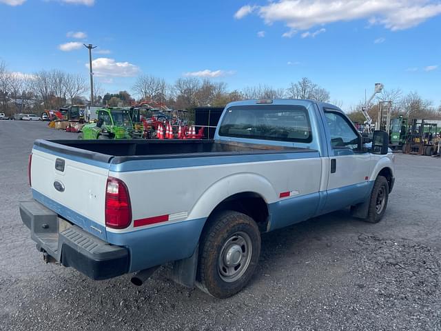 Image of Ford F-250 equipment image 2