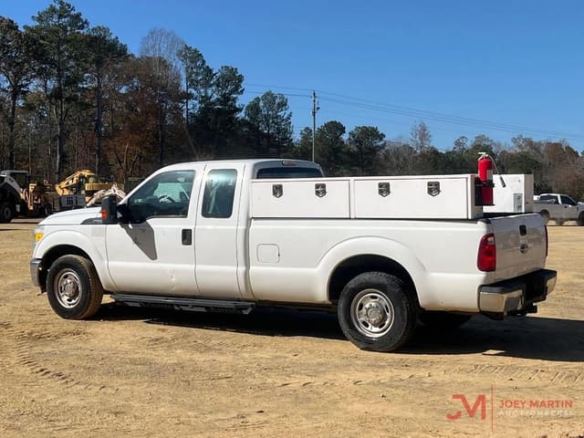 Image of Ford F-250 equipment image 2