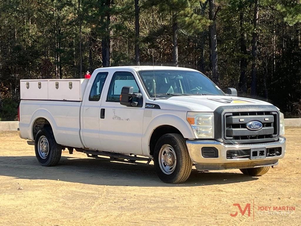 2013 Ford F-250 Equipment Image0