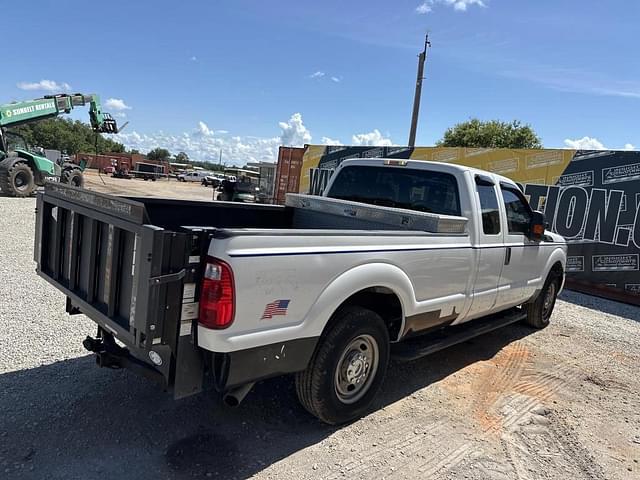 Image of Ford F-250 equipment image 2