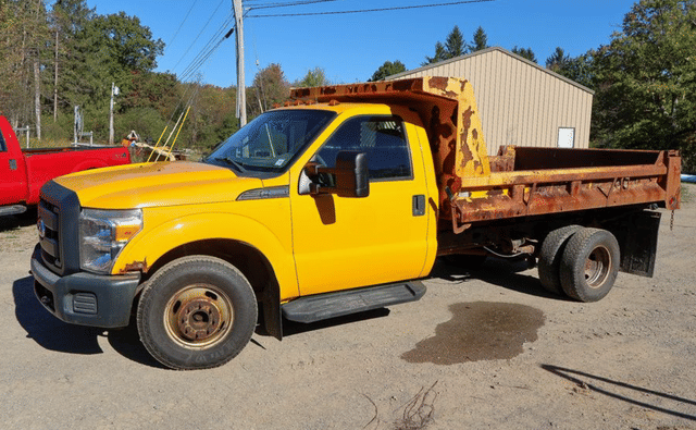Image of Ford F-350 equipment image 1