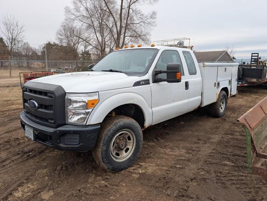 2013 Ford F-350 Equipment Image0