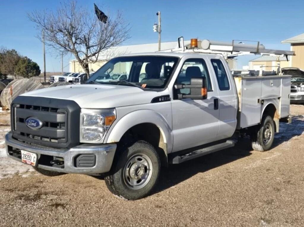2013 Ford F-350 Equipment Image0