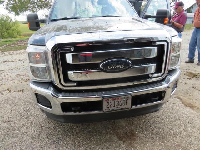Image of Ford F-350 equipment image 2