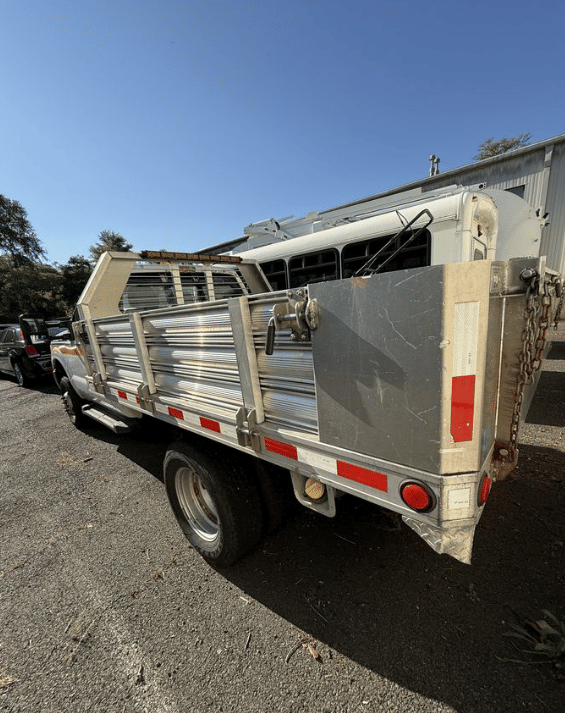 Image of Ford F-350 equipment image 1