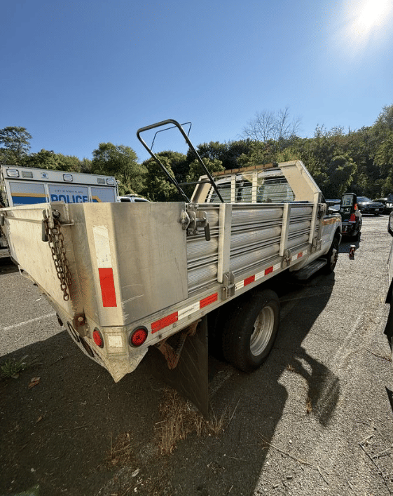 Image of Ford F-350 equipment image 4