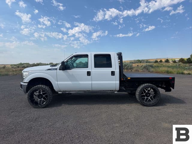 Image of Ford F-350 equipment image 2