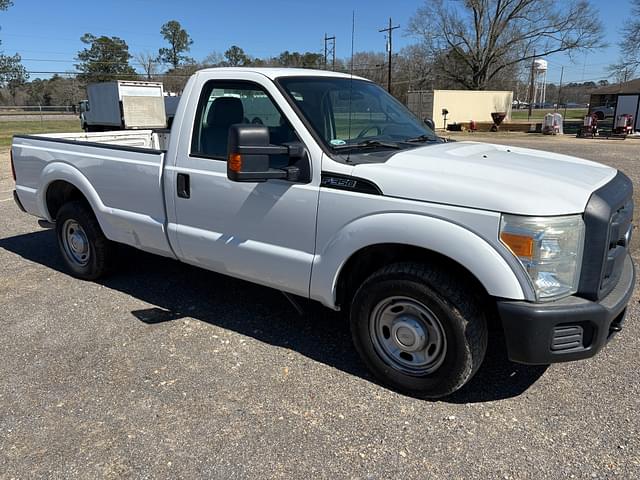 Image of Ford F-350 equipment image 4