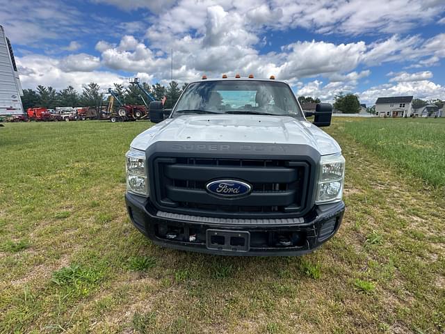 Image of Ford F-350 equipment image 2