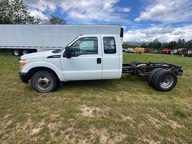 Image of Ford F-350 equipment image 1