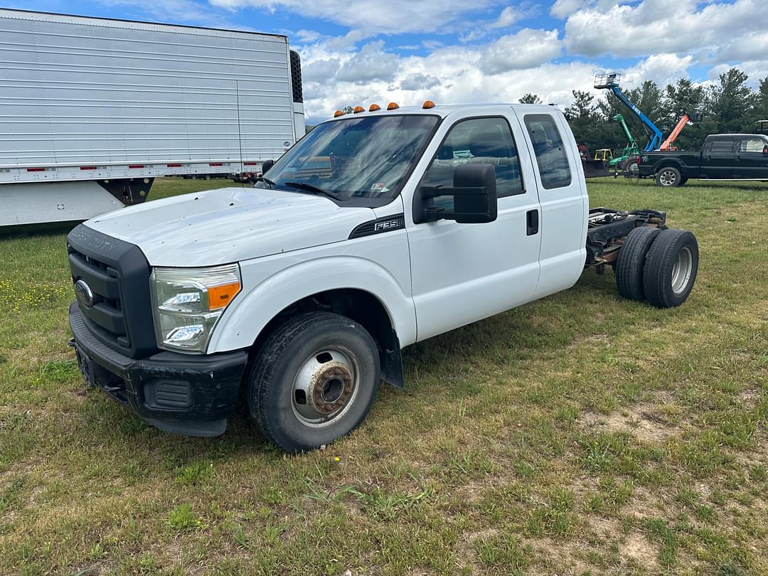 Image of Ford F-350 Primary image