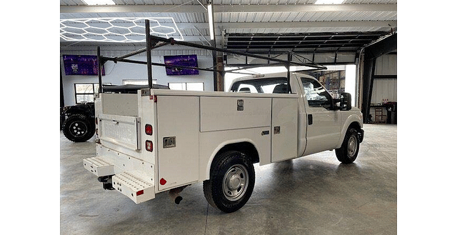 Image of Ford F-350 equipment image 2