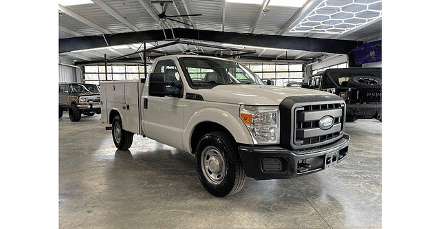 Image of Ford F-350 equipment image 4