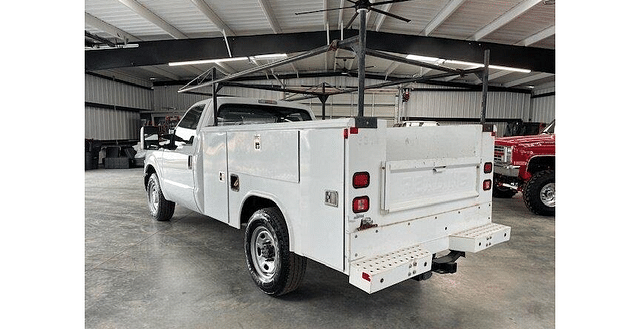 Image of Ford F-350 equipment image 3