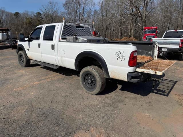 Image of Ford F-350 equipment image 2
