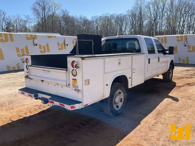 Image of Ford F-350 equipment image 4