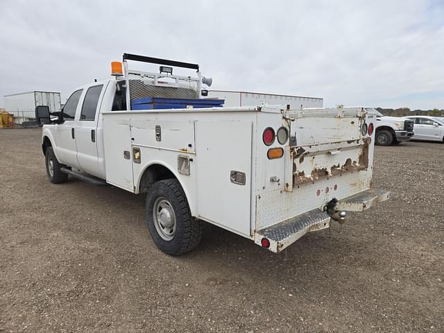 Image of Ford F-350 equipment image 3