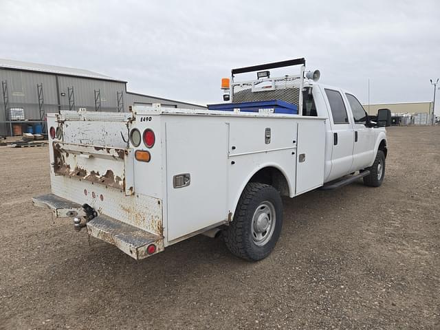 Image of Ford F-350 equipment image 2