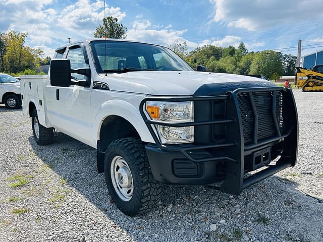 Image of Ford F-350 equipment image 4