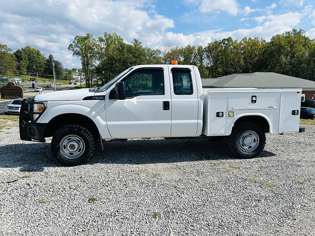 Image of Ford F-350 equipment image 1