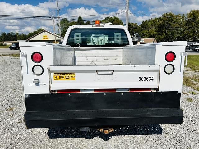 Image of Ford F-350 equipment image 3