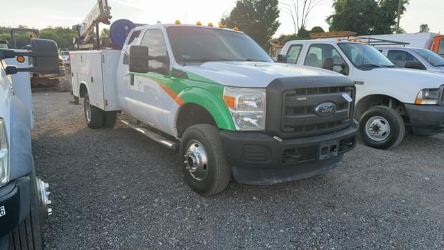 Image of Ford F-350 equipment image 2