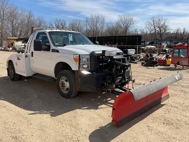 Image of Ford F-350 equipment image 2