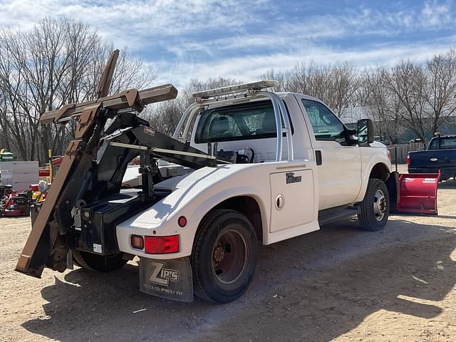 Image of Ford F-350 equipment image 4