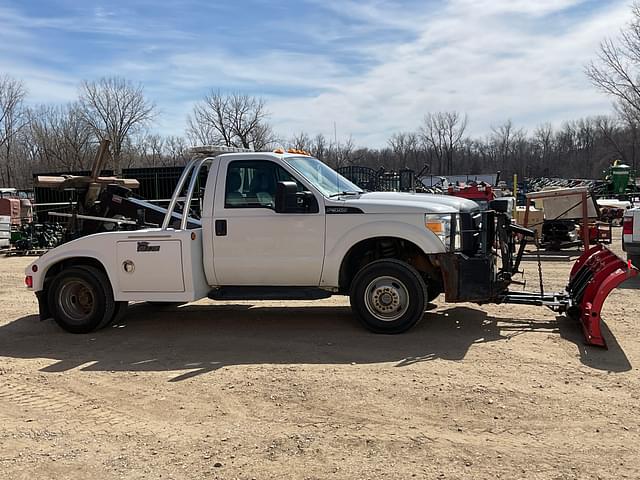 Image of Ford F-350 equipment image 3