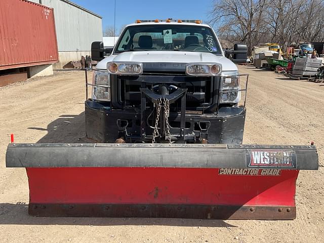 Image of Ford F-350 equipment image 1