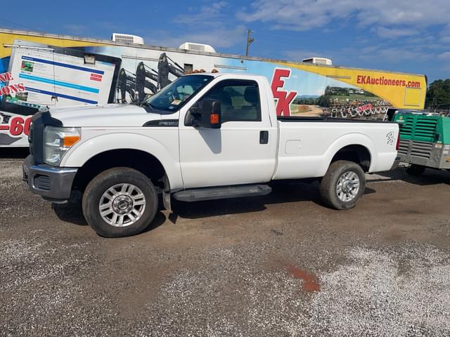 Image of Ford F-350 equipment image 2