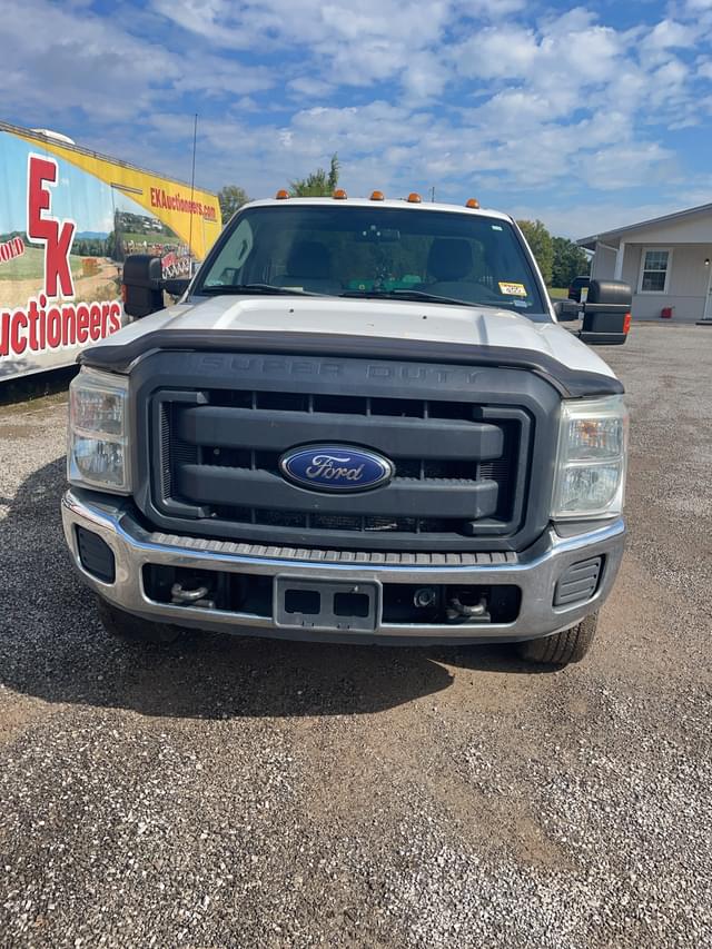 Image of Ford F-350 equipment image 4