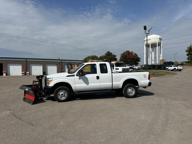 Image of Ford F-350 equipment image 2