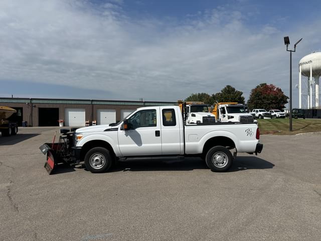 Image of Ford F-350 equipment image 3