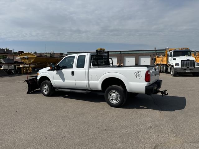 Image of Ford F-350 equipment image 4