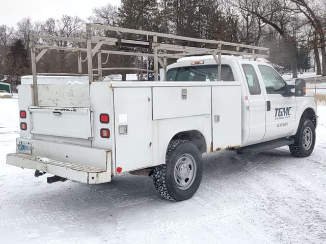 Image of Ford F-350 equipment image 3