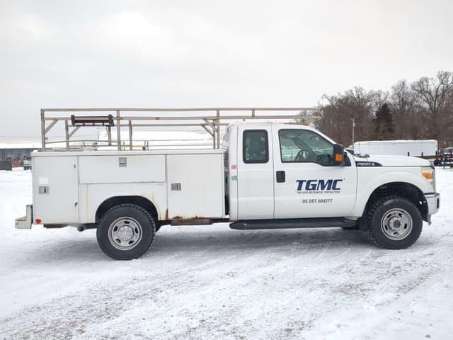 Image of Ford F-350 equipment image 4