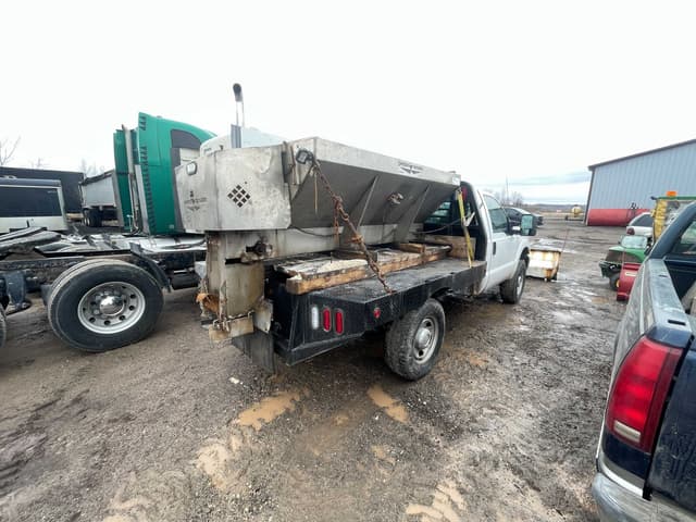 Image of Ford F-350 equipment image 4