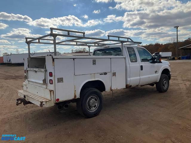 Image of Ford F-350 equipment image 2