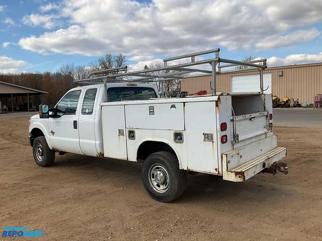 Image of Ford F-350 equipment image 3