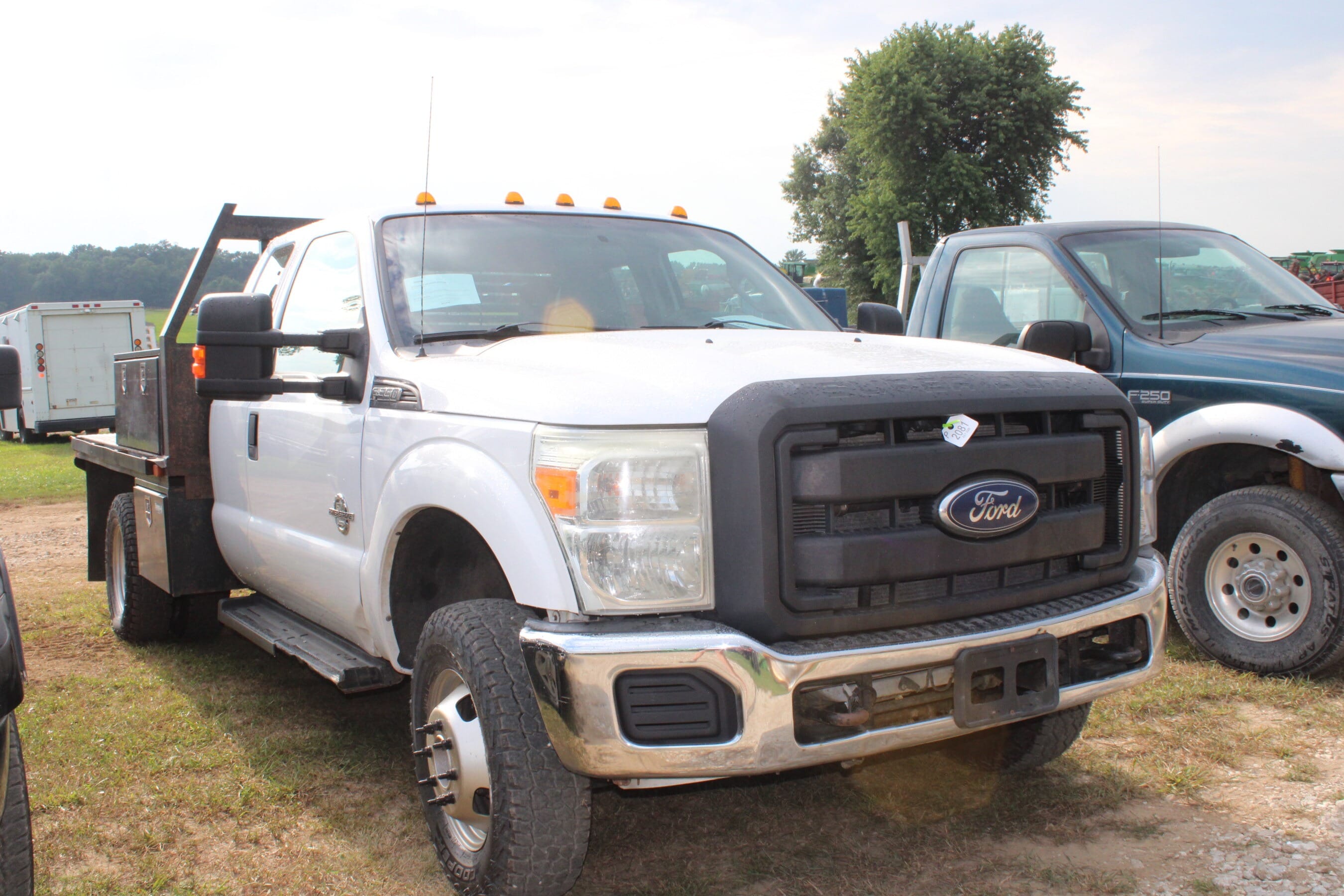 2013 Ford F-350 Equipment Image0