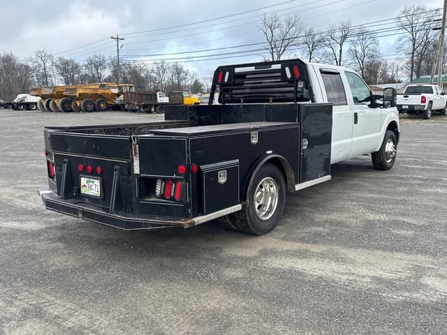 Image of Ford F-350 equipment image 2