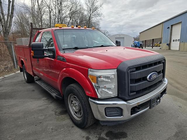 Image of Ford F-350 equipment image 2